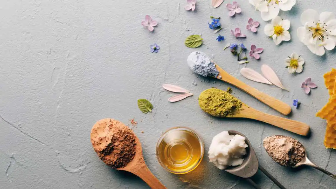 Geriausi natūralūs ingredientai, skirti kontroliuoti blizgesį