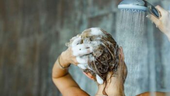 Build up efektas: kodėl blogėja plaukų būklė
