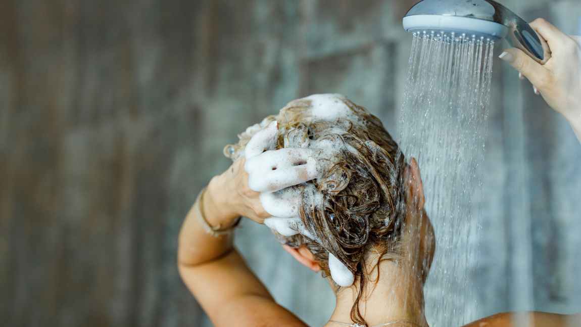 Kodėl verta rinktis natūralius šampūnus be sulfatų ir parabenų?